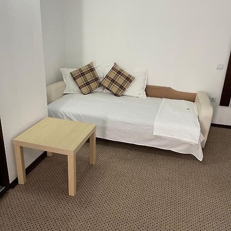 Garsoniere Dya Apartment เอโฟริเอนอร์ด ภายนอก รูปภาพ
