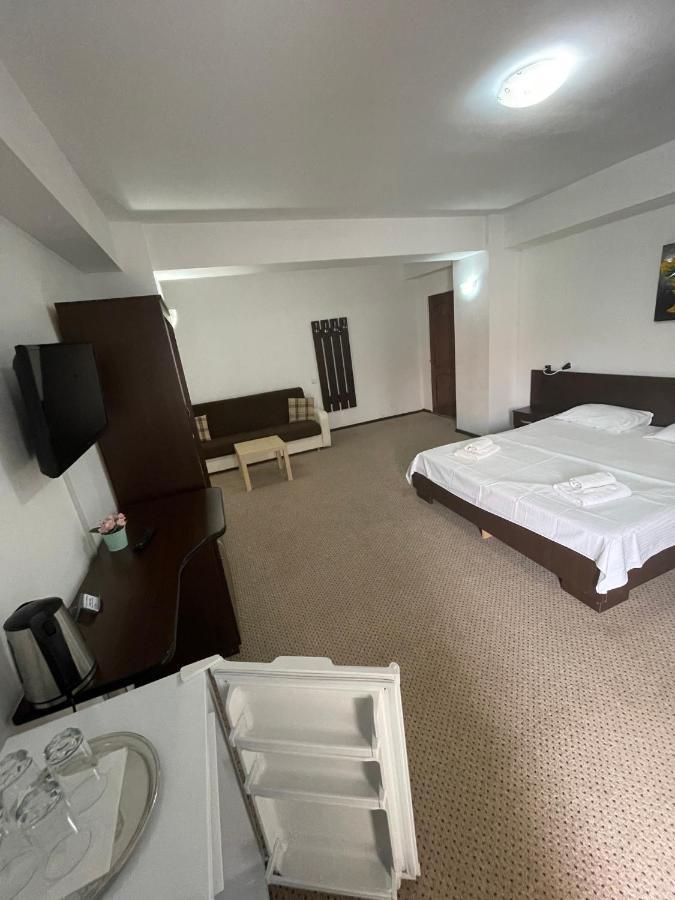 Garsoniere Dya Apartment เอโฟริเอนอร์ด ภายนอก รูปภาพ