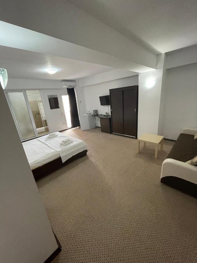 Garsoniere Dya Apartment เอโฟริเอนอร์ด ภายนอก รูปภาพ