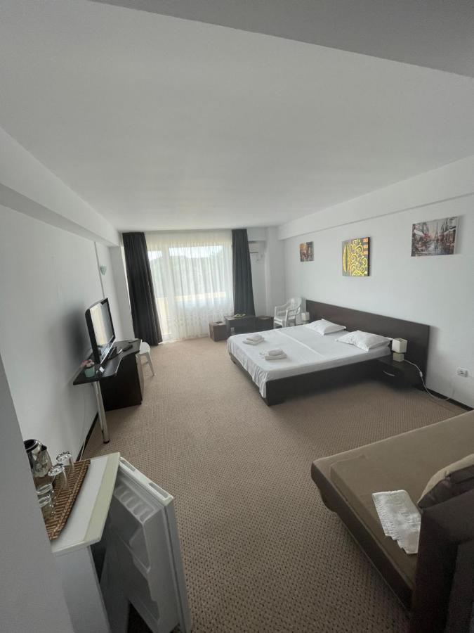 Garsoniere Dya Apartment เอโฟริเอนอร์ด ภายนอก รูปภาพ